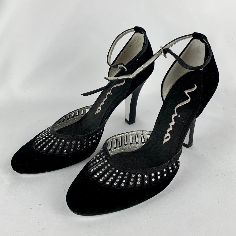 Nina Round Toe Pump